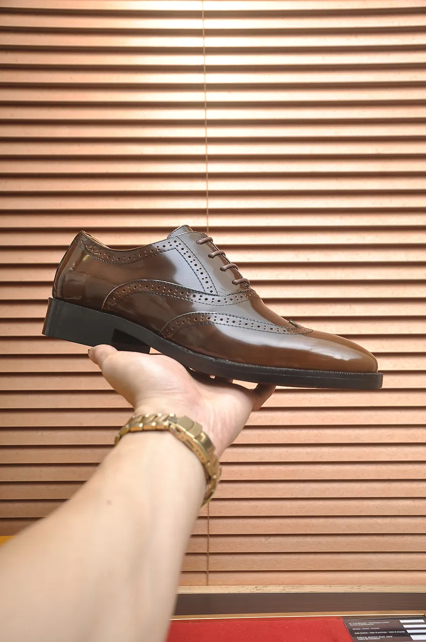 Men's men's shoes 💰500💶 [LV] (original single cowhide lining) 🍀LV's latest genuine leather business suit shoes are launched simultaneously on the official website. The first-layer cowhide imported from Italy is made of heavy gold, 💥official website 1:1 rubber outsole. Versatile to wear, high-end without losing class, and the color combination is extraordinary. This four-season style is alluring when worn on your feet, showing off your big-name flair. Standard code 38-45 (45 customized)
